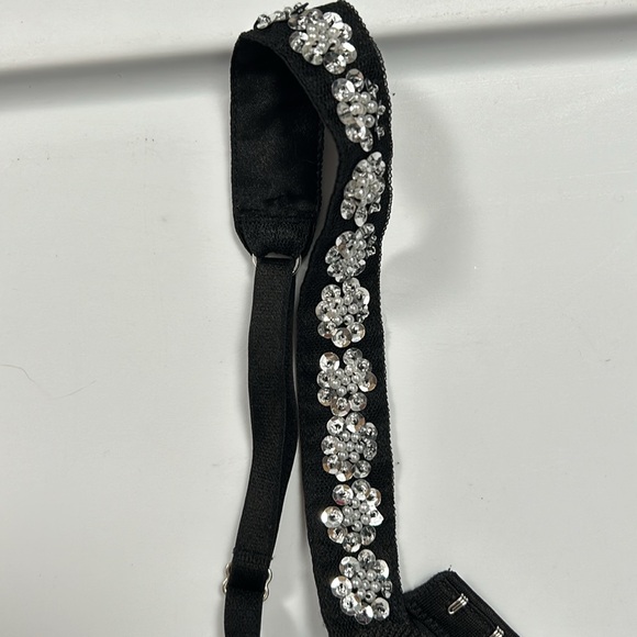 Victoria’s Secret Lace Embellished Lace sequin Bra size 32 B - Picture 3 of 14